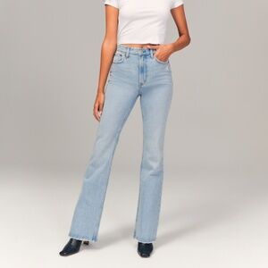 Abercrombie & Fitch The Vintage Flare High Rise Jeans Light Wash Size 26 / 2